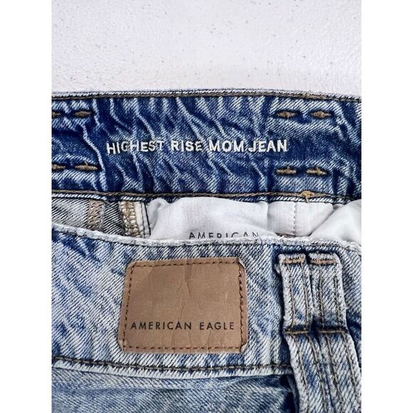 American Eagle Highest Rise Mom Jeans Blue sz 2 Long Distressed - Picture 9 of 10